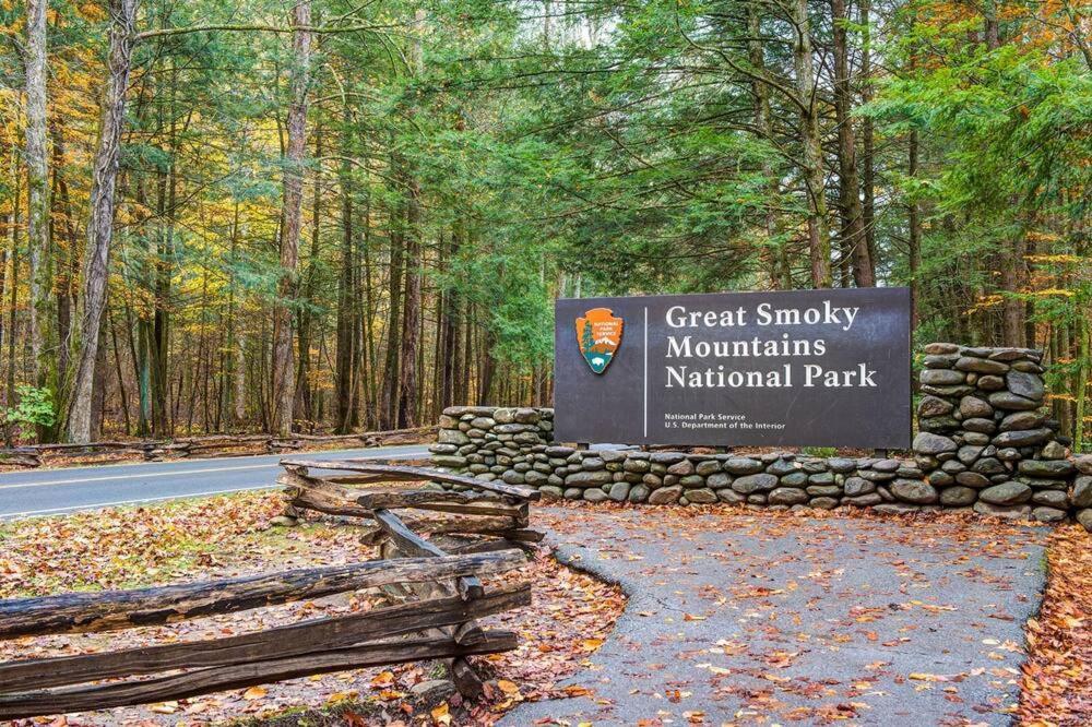 Mountain Villa Magnificent Views - 2 Pools, Fireplace & Hot Tub Gatlinburg Exteriör bild